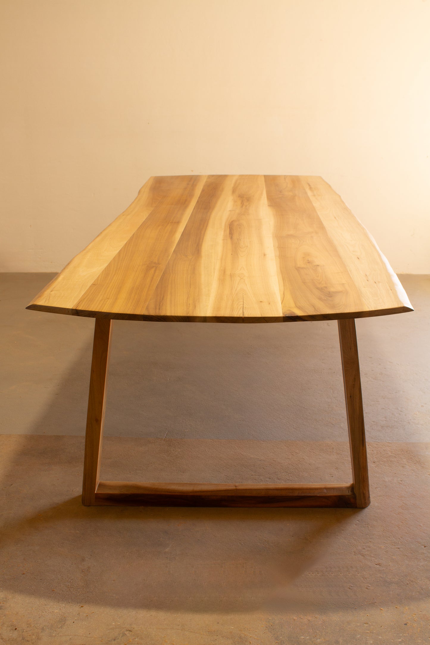 Leo Stinkwood Table