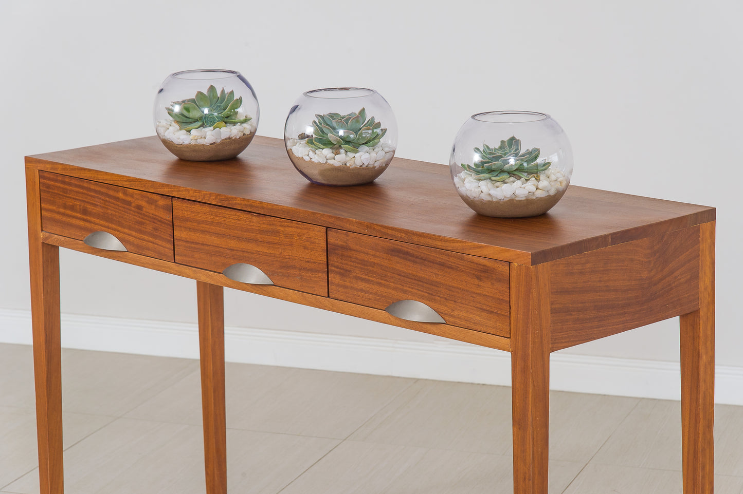 A stylish and sophisticated console table that is perfect for your living room, entryway, or hallway.