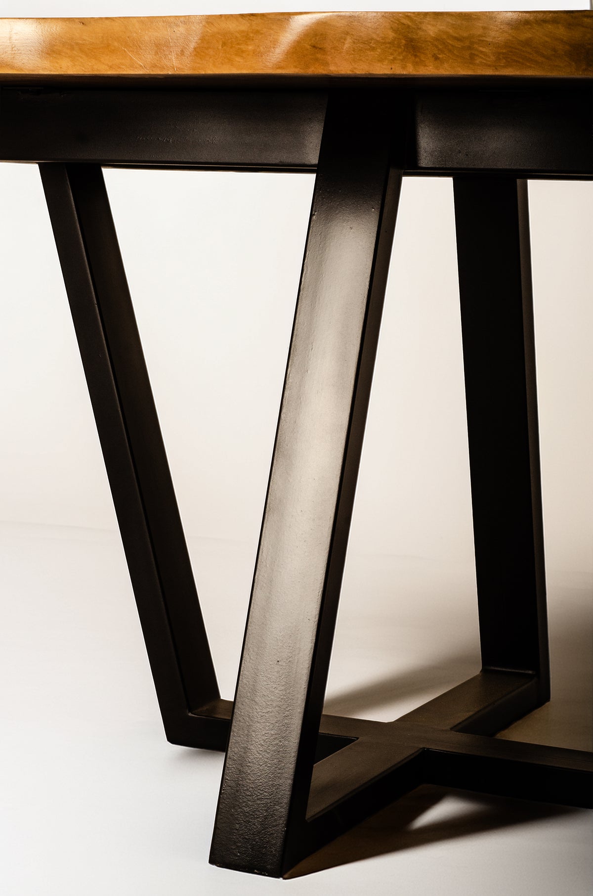 Matumi single-trunk dining table, handcrafted by NAKA Furniture in Paarl (7 of 7)