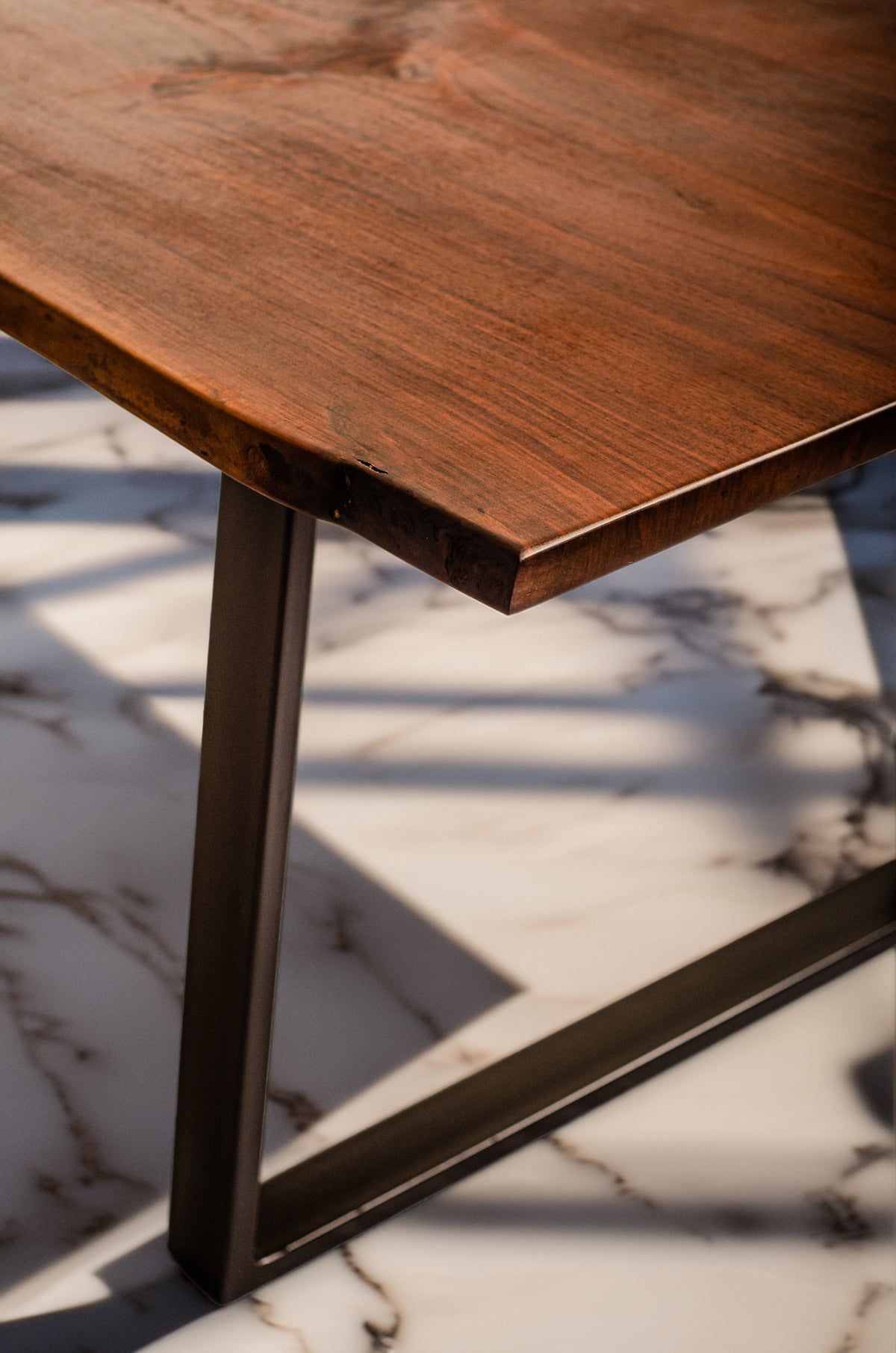 African Walnut single-trunk live-edge dining table, handcrafted by NAKA Furniture in Paarl (2 of 8)